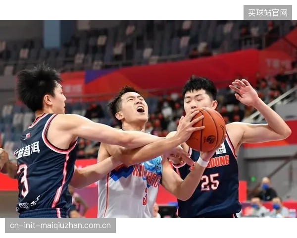 深圳队依靠安德拉德强大的个人能力撕开对手中路防守，但整体渗透战术依然欠缺。
